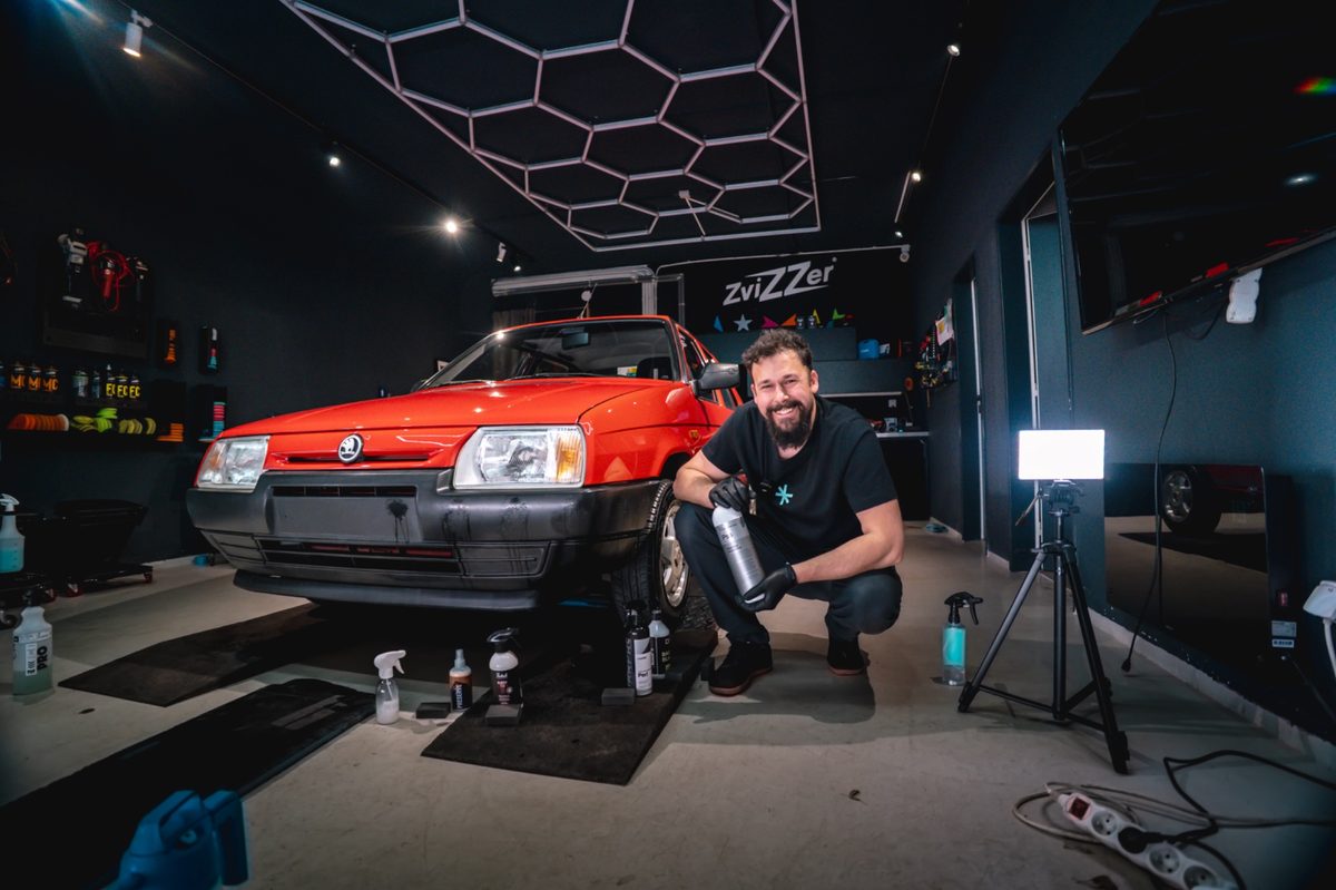 Srovnávací test přípravků na exteriérové plasty